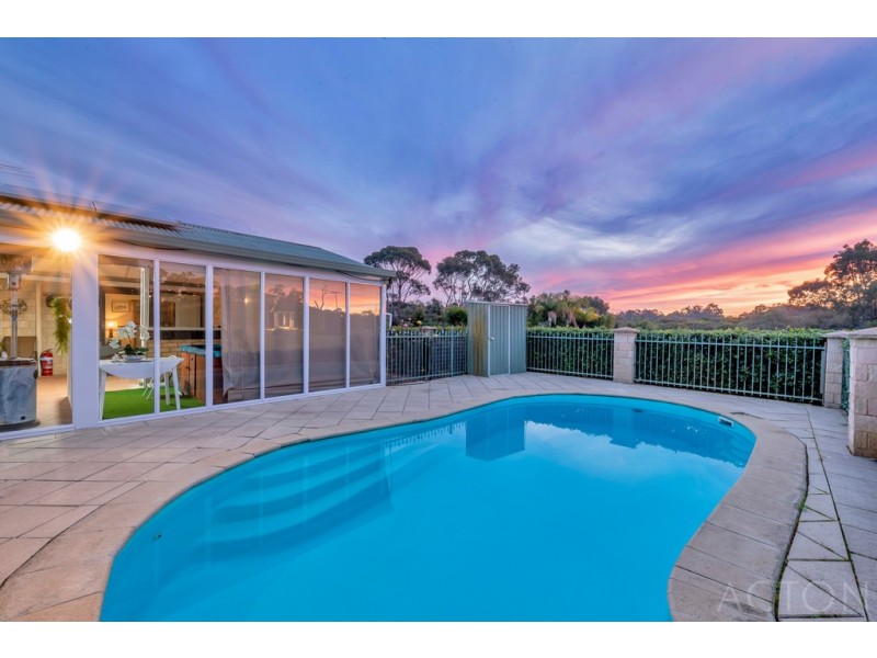 98 Woodland Parade, Stake Hill WA 6181