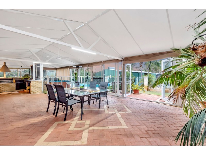 98 Woodland Parade, Stake Hill WA 6181