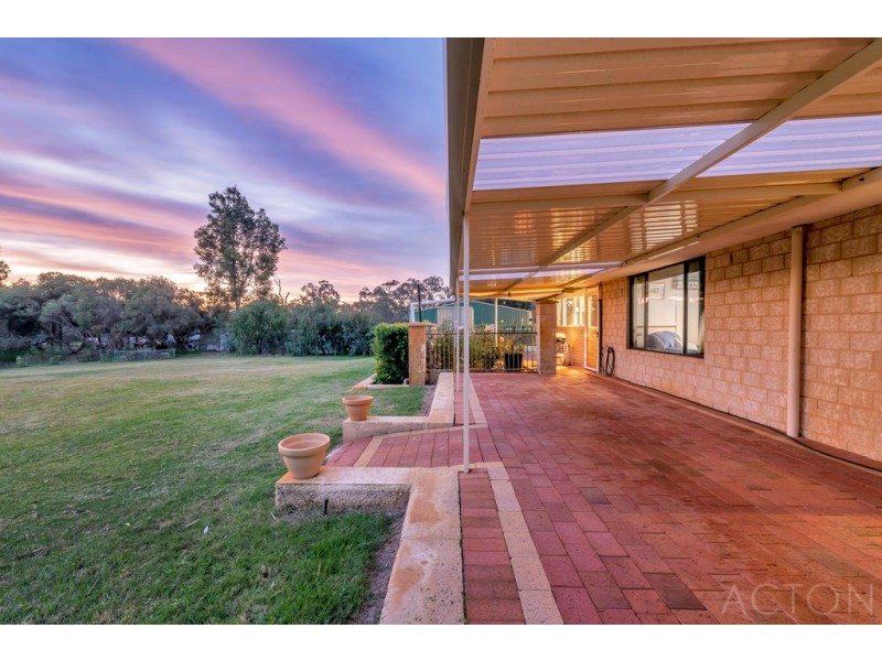 98 Woodland Parade, Stake Hill WA 6181