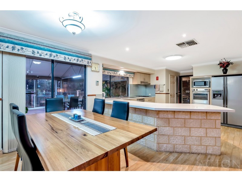 98 Woodland Parade, Stake Hill WA 6181