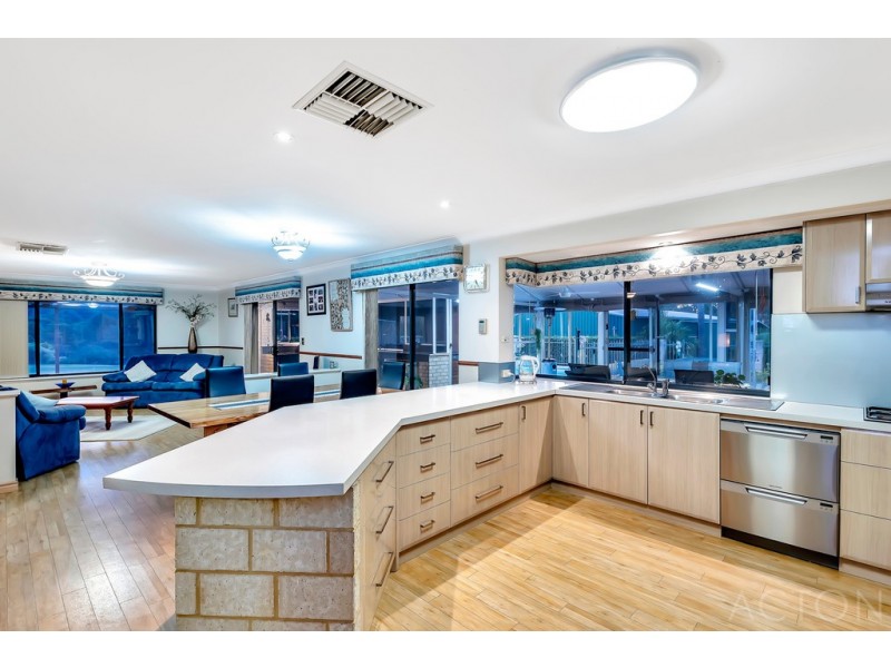 98 Woodland Parade, Stake Hill WA 6181