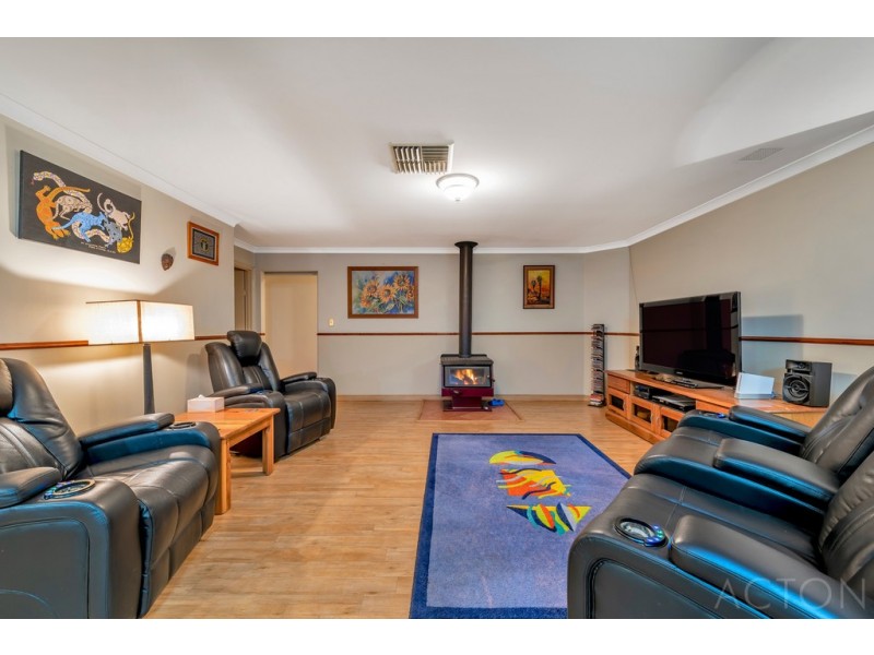 98 Woodland Parade, Stake Hill WA 6181