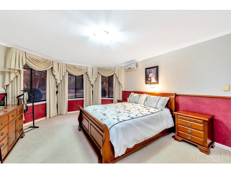 98 Woodland Parade, Stake Hill WA 6181