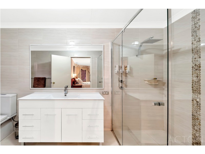 98 Woodland Parade, Stake Hill WA 6181