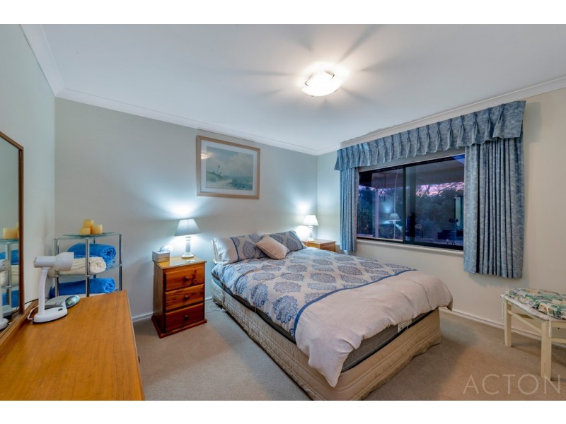 98 Woodland Parade, Stake Hill WA 6181