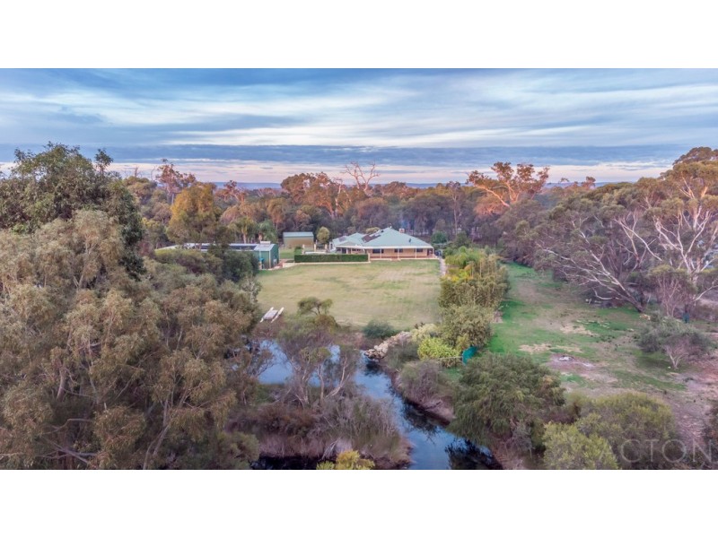 98 Woodland Parade, Stake Hill WA 6181