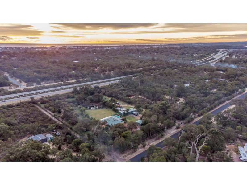 98 Woodland Parade, Stake Hill WA 6181