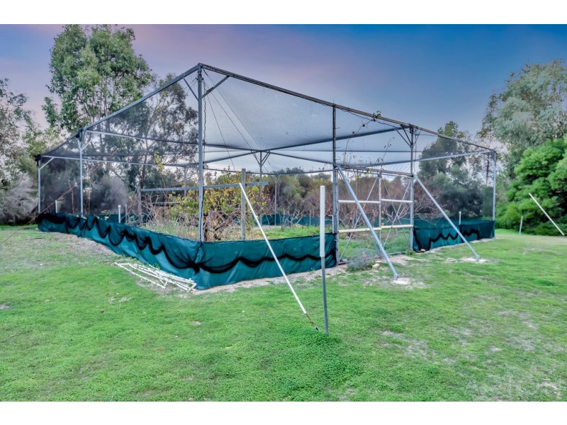 98 Woodland Parade, Stake Hill WA 6181