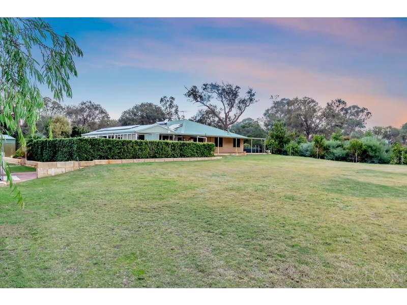 98 Woodland Parade, Stake Hill WA 6181