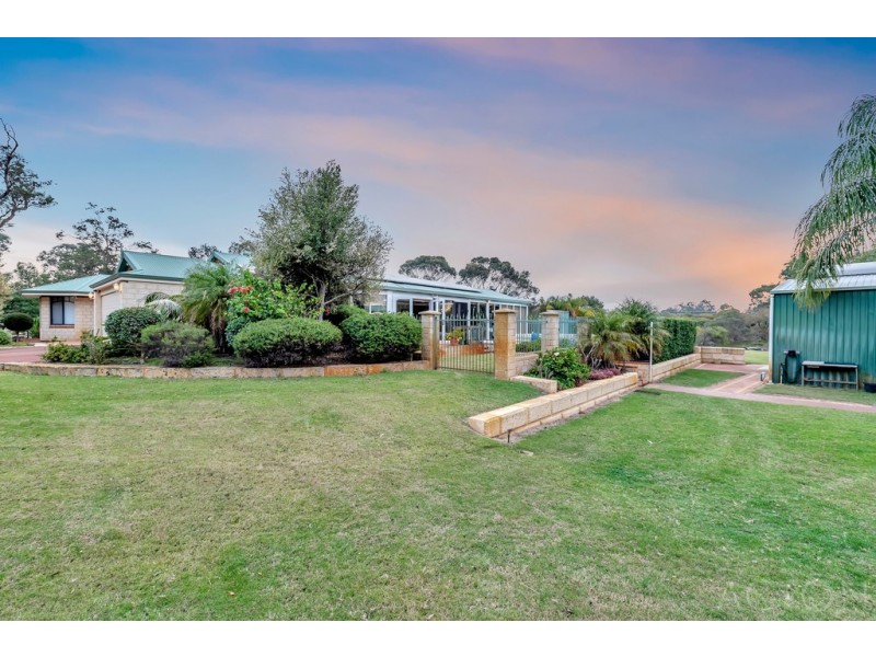 98 Woodland Parade, Stake Hill WA 6181