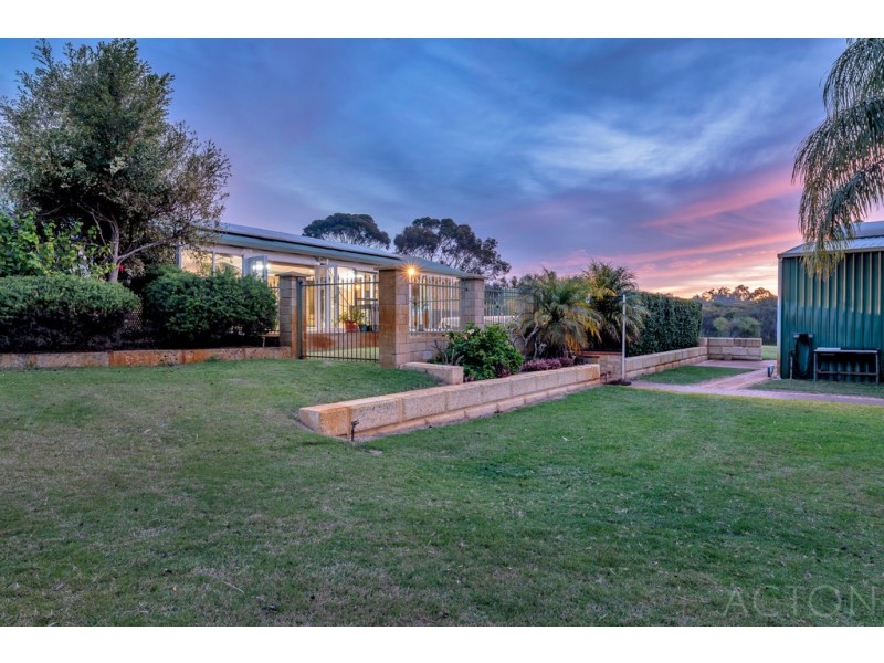 98 Woodland Parade, Stake Hill WA 6181