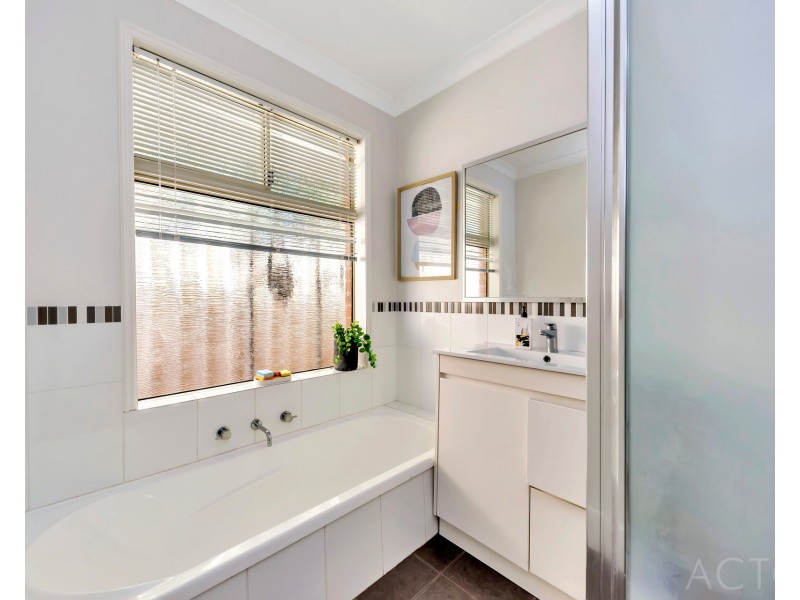 18 Templetonia Promenade, Halls Head WA 6210