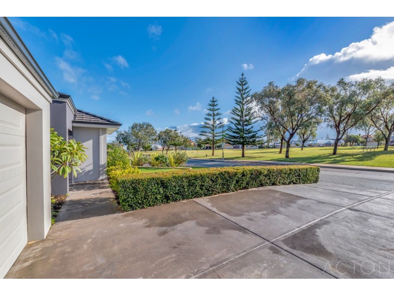 16 Sail Avenue, Wannanup WA 6210