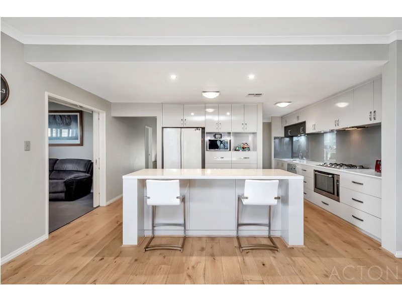 16 Sail Avenue, Wannanup WA 6210