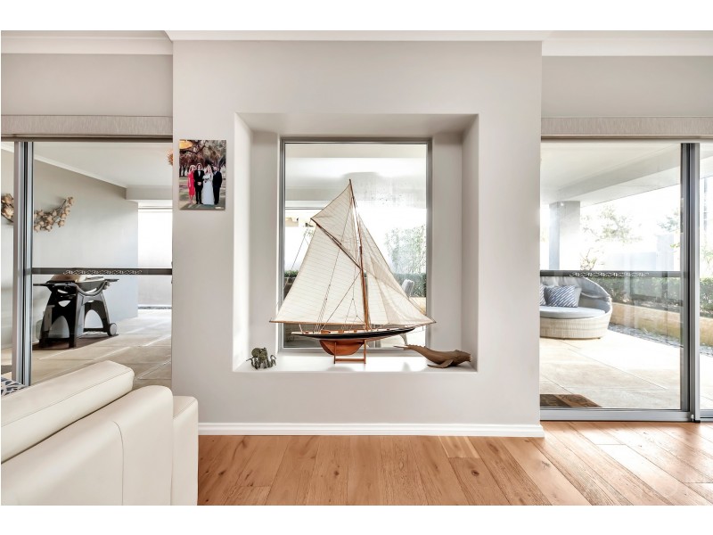 16 Sail Avenue, Wannanup WA 6210