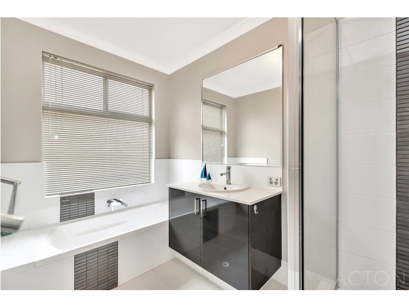 16 Sail Avenue, Wannanup WA 6210