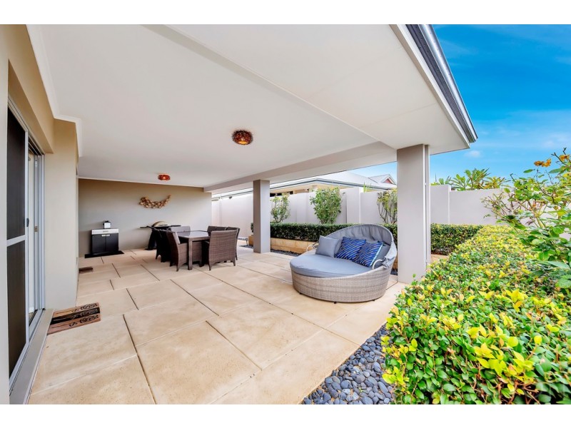 16 Sail Avenue, Wannanup WA 6210