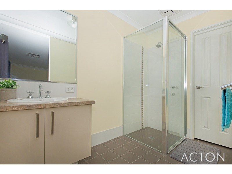 28 Hokitika Drive, Dudley Park WA 6210