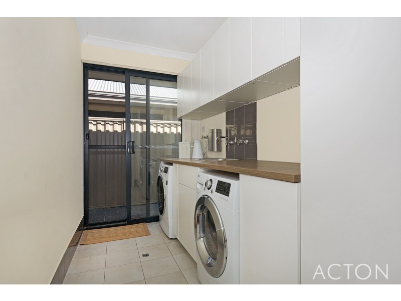 28 Hokitika Drive, Dudley Park WA 6210