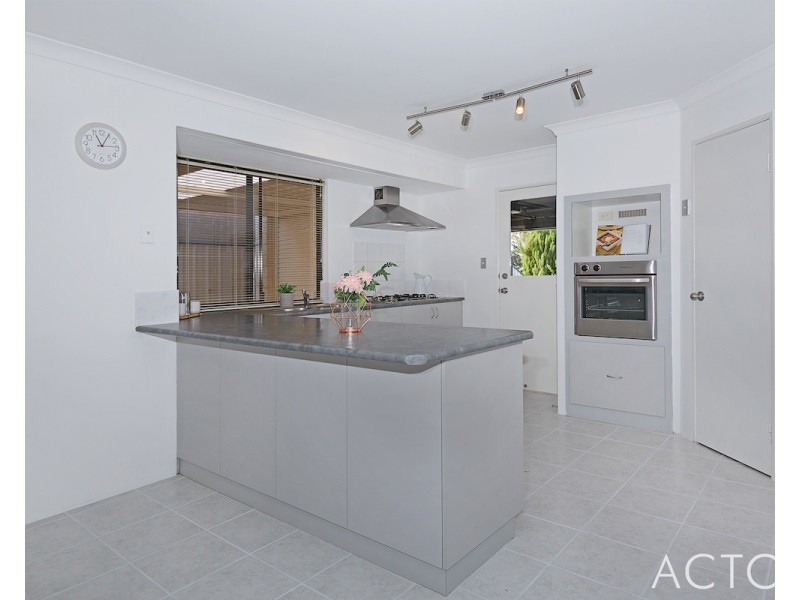 209 Oakmont Avenue, Meadow Springs WA 6210