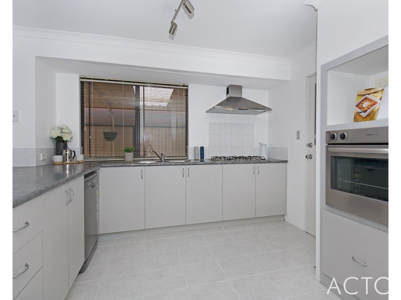 209 Oakmont Avenue, Meadow Springs WA 6210