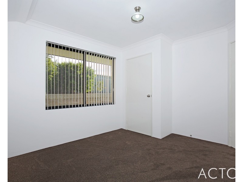 209 Oakmont Avenue, Meadow Springs WA 6210