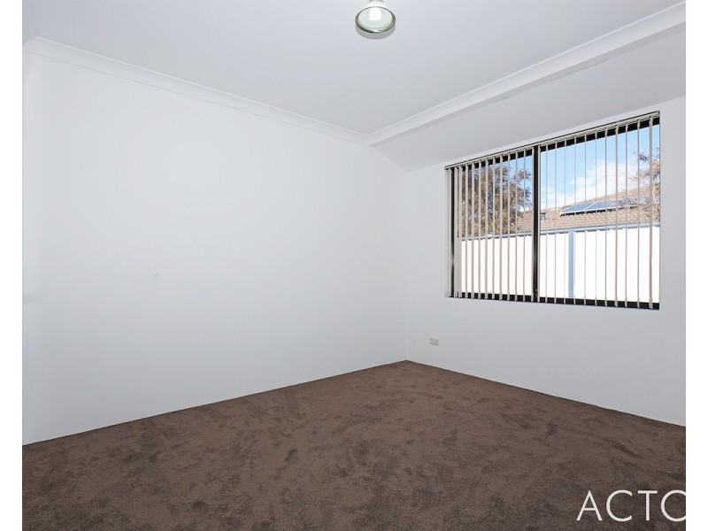 209 Oakmont Avenue, Meadow Springs WA 6210