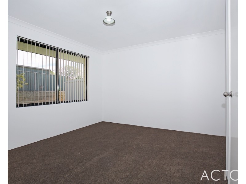 209 Oakmont Avenue, Meadow Springs WA 6210