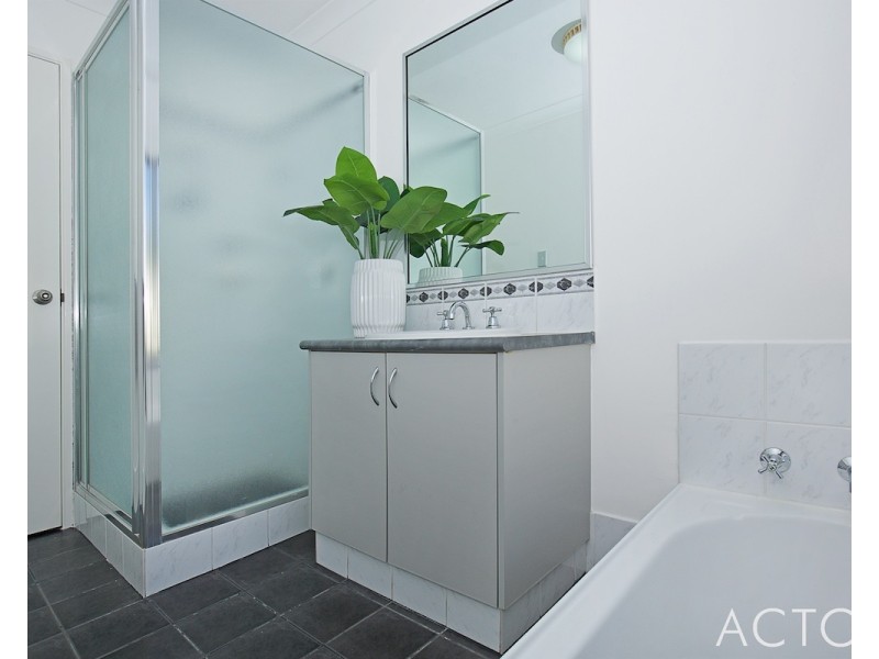 209 Oakmont Avenue, Meadow Springs WA 6210