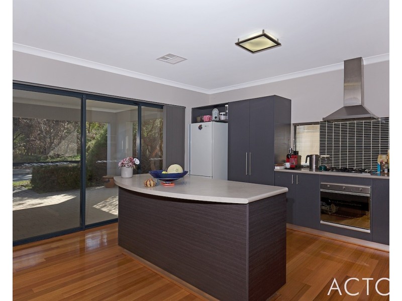 16 Dotterel Drive, Dudley Park WA 6210