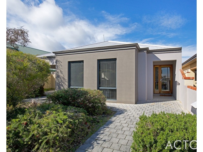 16 Dotterel Drive, Dudley Park WA 6210