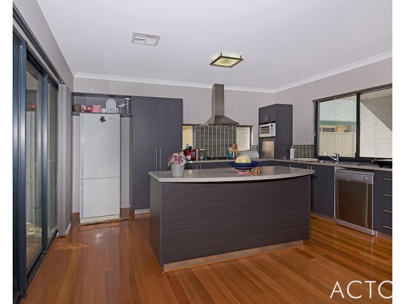 16 Dotterel Drive, Dudley Park WA 6210