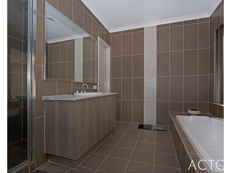 16 Dotterel Drive, Dudley Park WA 6210