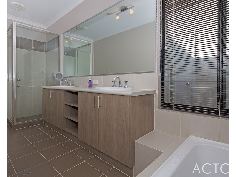 16 Dotterel Drive, Dudley Park WA 6210