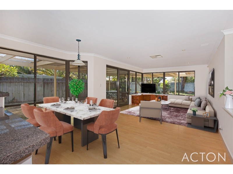 4 Suncrest Meander, Meadow Springs WA 6210