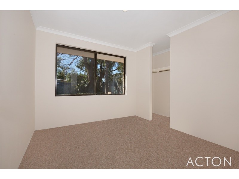 4 Suncrest Meander, Meadow Springs WA 6210