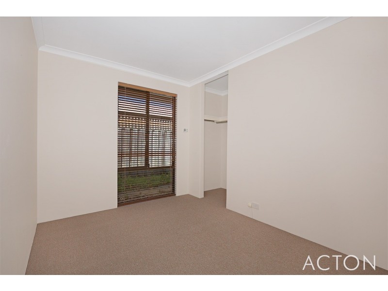 4 Suncrest Meander, Meadow Springs WA 6210