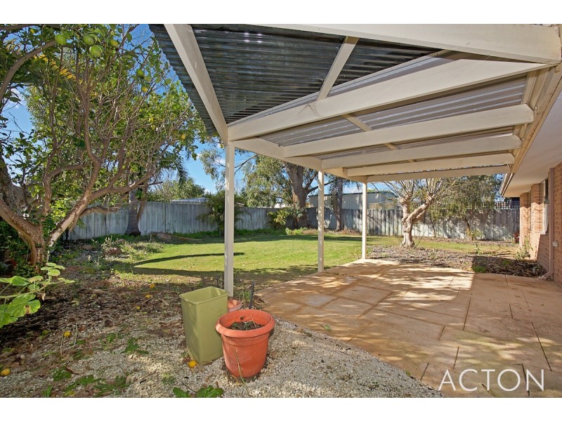 4 Suncrest Meander, Meadow Springs WA 6210