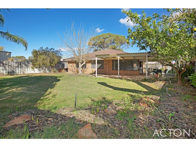 4 Suncrest Meander, Meadow Springs WA 6210