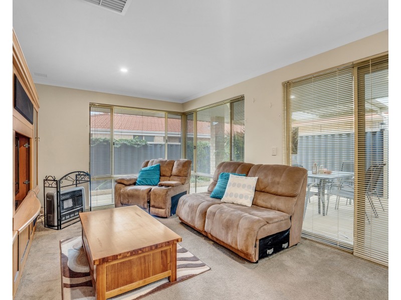 2/10 Donnelly Gardens, Dudley Park WA 6210