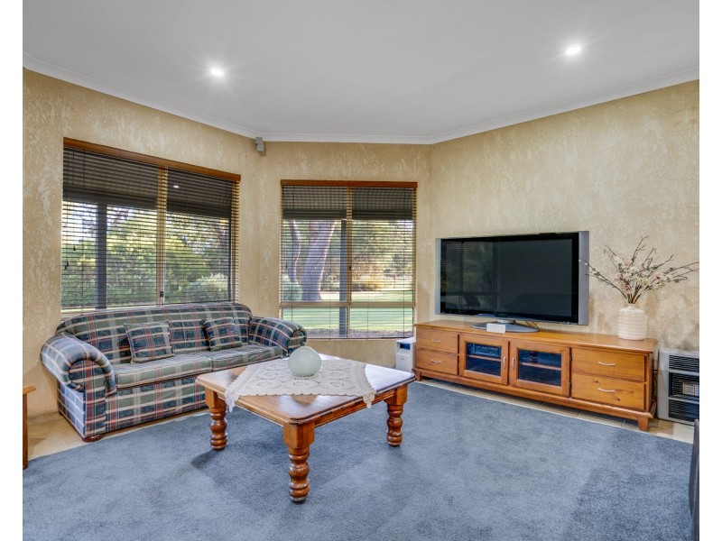 7 Fouracre Court, Stake Hill WA 6181