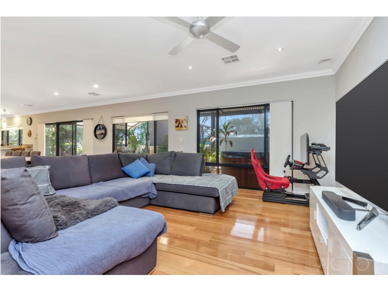 6 Exchequer Avenue, Greenfields WA 6210