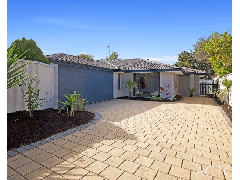 95B Peelwood Parade, Halls Head WA 6210