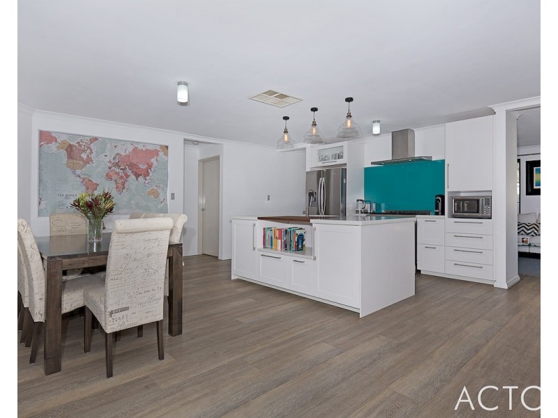 95B Peelwood Parade, Halls Head WA 6210