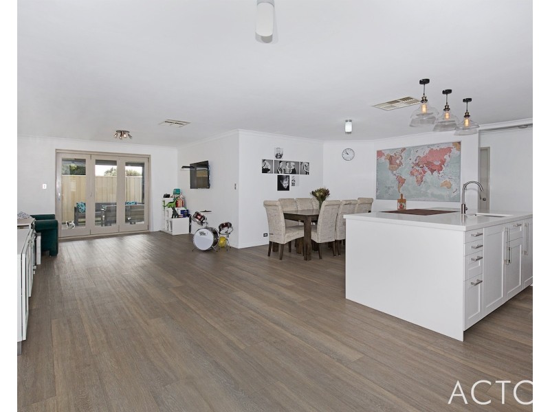 95B Peelwood Parade, Halls Head WA 6210