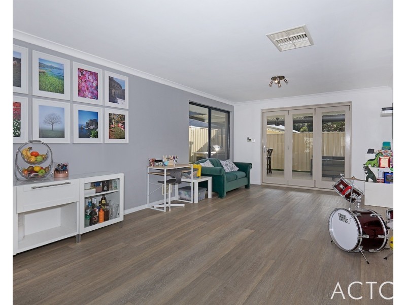 95B Peelwood Parade, Halls Head WA 6210