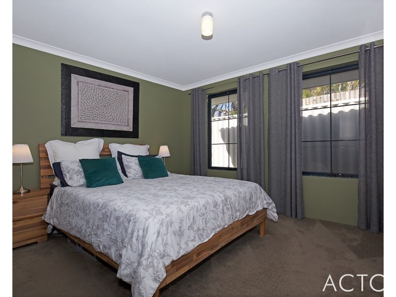 95B Peelwood Parade, Halls Head WA 6210