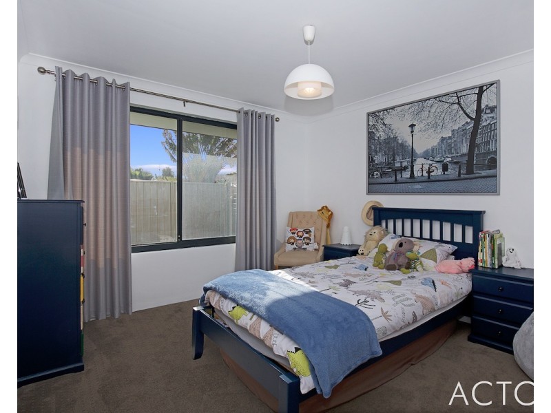 95B Peelwood Parade, Halls Head WA 6210