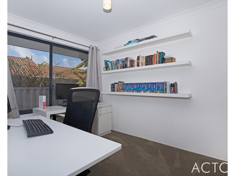 95B Peelwood Parade, Halls Head WA 6210