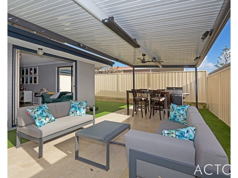 95B Peelwood Parade, Halls Head WA 6210